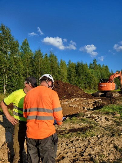 Työskentelyä kosteikkotyömaalla